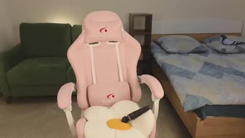 Eveleen online show from February 28, 7:35 pm