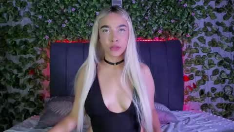 Snapshot of evelin_33 chatting on October 8, 3:00 am E V E L I N online show from October 8, 3:00 am