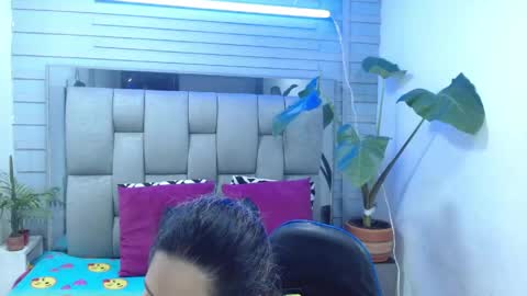 evelin zaens online show from April 21, 4:08 am