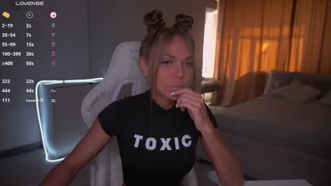 Snapshot of evelina_fox chatting on October 7, 10:30 am Evelina online show from October 7, 10:30 am
