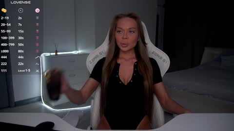 Evelina online show from April 4, 3:00 pm