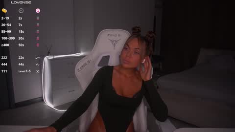 Evelina online show from October 26, 2:34 pm