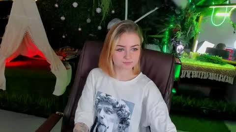 Evelina online show from May 26, 9:52 am