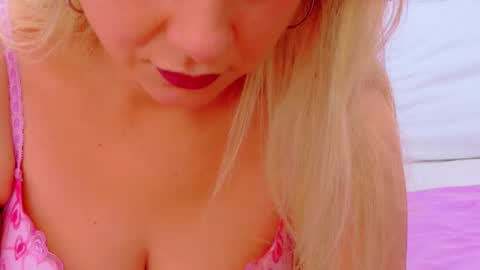 EvelinHill online show from February 3, 6:40 am