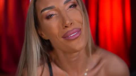 Evelyn online show from November 20, 7:15 pm