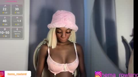 Snapshot of evelyn_jhonson3 chatting on December 12, 11:18 am E V E L Y N online show from December 12, 11:18 am
