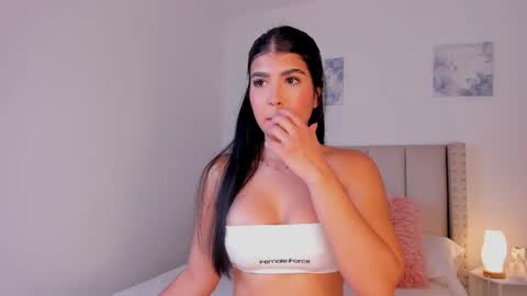 Evelyn online show from November 21, 7:05 pm