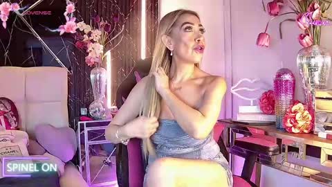 EvelynaGrey online show from April 27, 12:08 am