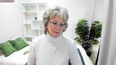 Snapshot of evelynblissful chatting on October 13, 5:10 am Evelyn online show from October 13, 5:10 am