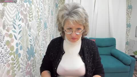 Snapshot of evelynblissful chatting on December 6, 5:09 am Evelyn online show from December 6, 5:09 am