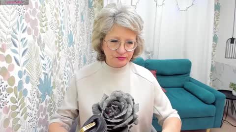 Snapshot of evelynblissful chatting on December 25, 9:13 am Evelyn online show from December 25, 9:13 am