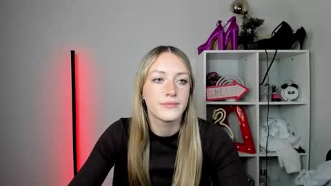 evelynblond online show from April 24, 1:03 pm