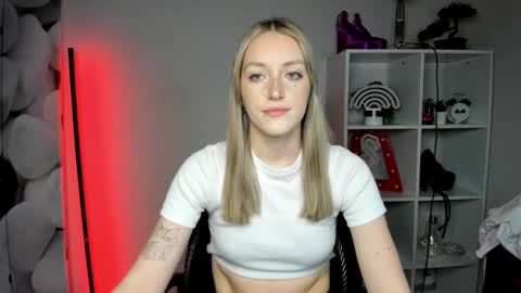 evelynblond online show from February 13, 2:30 pm