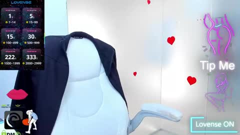 evelyne_rose online show from June 9, 5:18 am