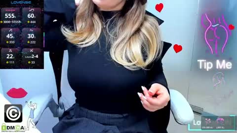 evelyne_rose online show from April 23, 5:15 am