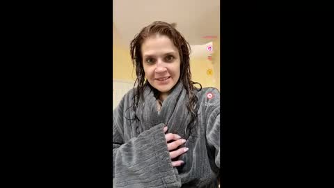 Aly online show from April 7, 7:38 pm