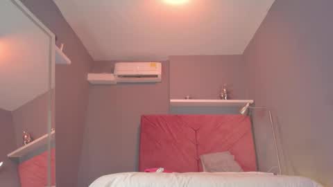 Sophia online show from September 9, 8:08 pm