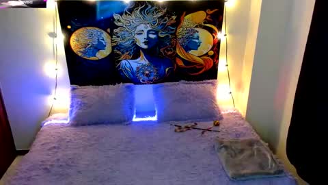 Snapshot of evie99_ chatting on October 17, 3:37 pm Evie99 online show from October 17, 3:37 pm