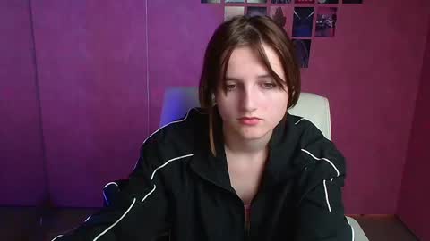 Evie online show from November 15, 6:47 am