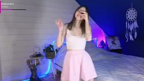 Evie online show from June 24, 10:31 pm