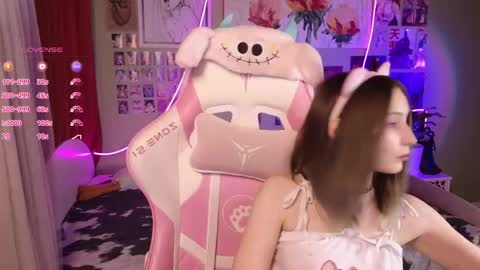 Evie online show from April 22, 9:01 pm