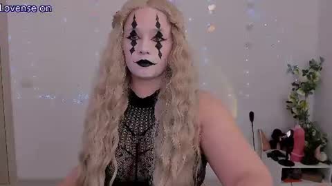 evilla_brill online show from June 8, 10:27 am