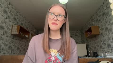 Chloe online show from April 27, 11:18 am