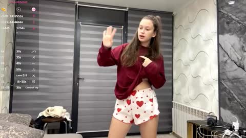 Snapshot of evonnesilvestre chatting on October 8, 3:49 pm Eva online show from October 8, 3:49 pm