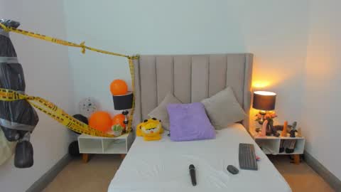 Snapshot of evvaa_moon chatting on October 8, 1:26 pm evvaa_moon online show from October 8, 1:26 pm
