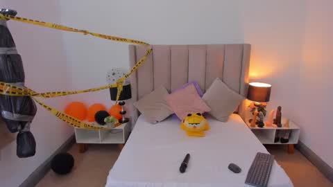 Snapshot of evvaa_moon chatting on October 13, 1:25 pm evvaa_moon online show from October 13, 1:25 pm