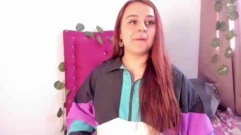Snapshot of evy_orange1 chatting on December 6, 5:33 pm EVY online show from December 6, 5:33 pm