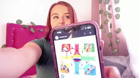 Snapshot of evy_orange1 chatting on December 3, 4:50 pm EVY online show from December 3, 4:50 pm