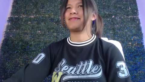 Im Evy online show from April 30, 4:23 pm