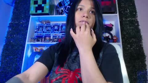 Im Evy online show from June 8, 3:29 am