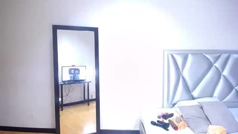Snapshot of exotic_karmella chatting on December 23, 9:29 pm exotic_karmella online show from December 23, 9:29 pm