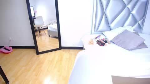 Snapshot of exotic_karmella chatting on December 18, 8:57 pm exotic_karmella online show from December 18, 8:57 pm
