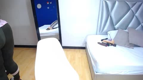 Snapshot of exotic_karmella chatting on February 24, 8:47 pm exotic_karmella online show from February 24, 8:47 pm