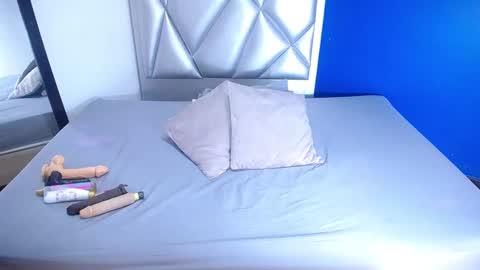 Snapshot of exotic_karmella chatting on September 19, 9:36 pm exotic_karmella online show from September 19, 9:36 pm