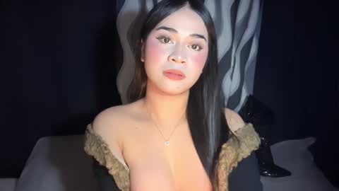 Snapshot of expensivets_chloe chatting on September 24, 10:09 pm chloee online show from September 24, 10:09 pm