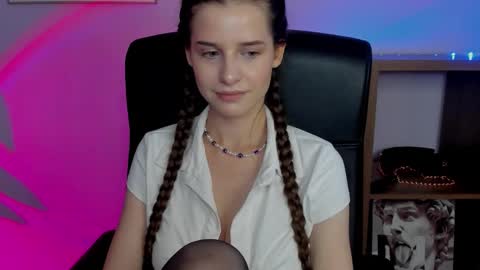 Snapshot of extasy_maya chatting on September 17, 6:44 am Maya online show from September 17, 6:44 am