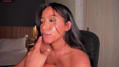 Thianna online show from April 18, 7:55 am