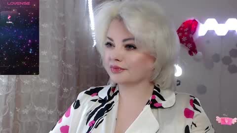 Snapshot of fairyjewell chatting on January 4, 7:23 pm Jewell online show from January 4, 7:23 pm