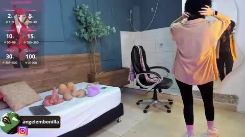 Snapshot of fallen_angel999777 chatting on October 8, 12:42 pm Megan 630 1330 -5 online show from October 8, 12:42 pm