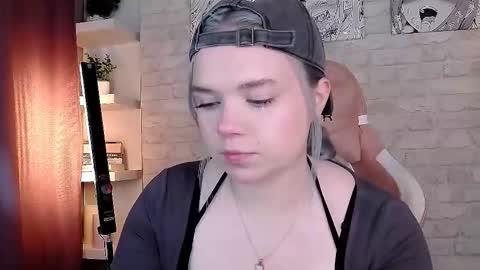 Bella online show from October 10, 1:49 pm