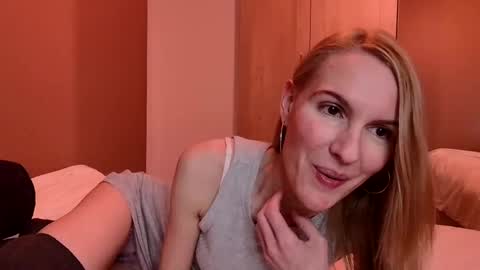 Snapshot of fanny_posy chatting on December 21, 2:19 am Fanny online show from December 21, 2:19 am