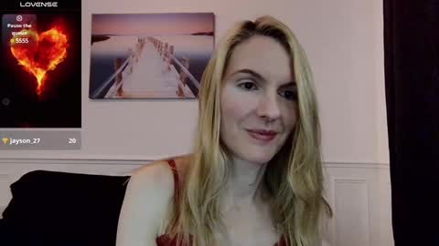 Snapshot of fanny_posy chatting on February 20, 1:25 am Fanny online show from February 20, 1:25 am