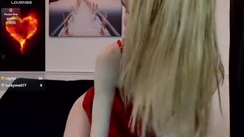 Snapshot of fanny_posy chatting on February 25, 12:58 am Fanny online show from February 25, 12:58 am