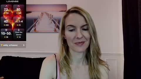 Snapshot of fanny_posy chatting on February 22, 1:00 am Fanny online show from February 22, 1:00 am
