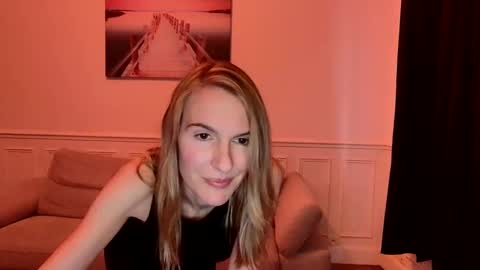 Snapshot of fanny_posy chatting on December 3, 3:22 pm Fanny online show from December 3, 3:22 pm
