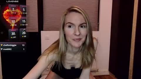 Snapshot of fanny_posy chatting on February 7, 3:19 pm Fanny online show from February 7, 3:19 pm